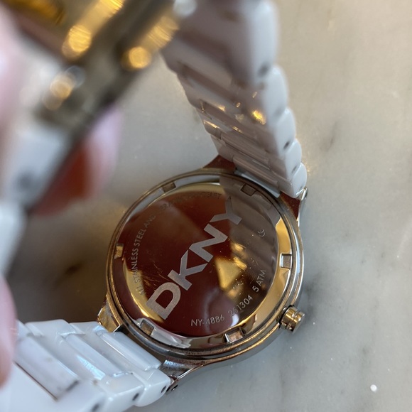 DKNY watch - Picture 4 of 6